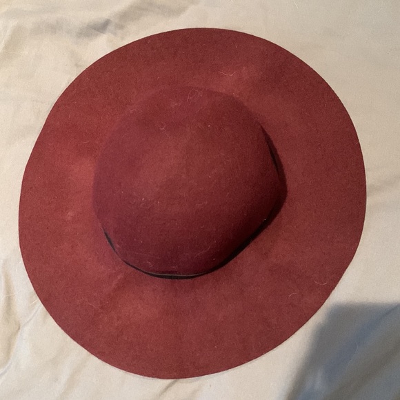 Womens Burgundy Felt Hat with black trim detail - Picture 2 of 2